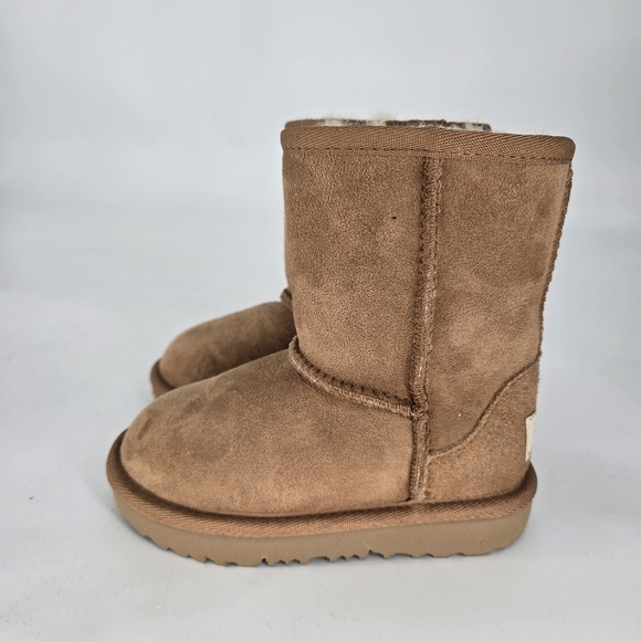 Ugg Classic II Boot Cozy Tan Suede Boots size kids 8 - Picture 3 of 8